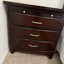 Set Of 2 Dressers 