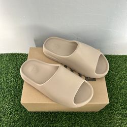 Yeezy Slide “Pure” Size 9M