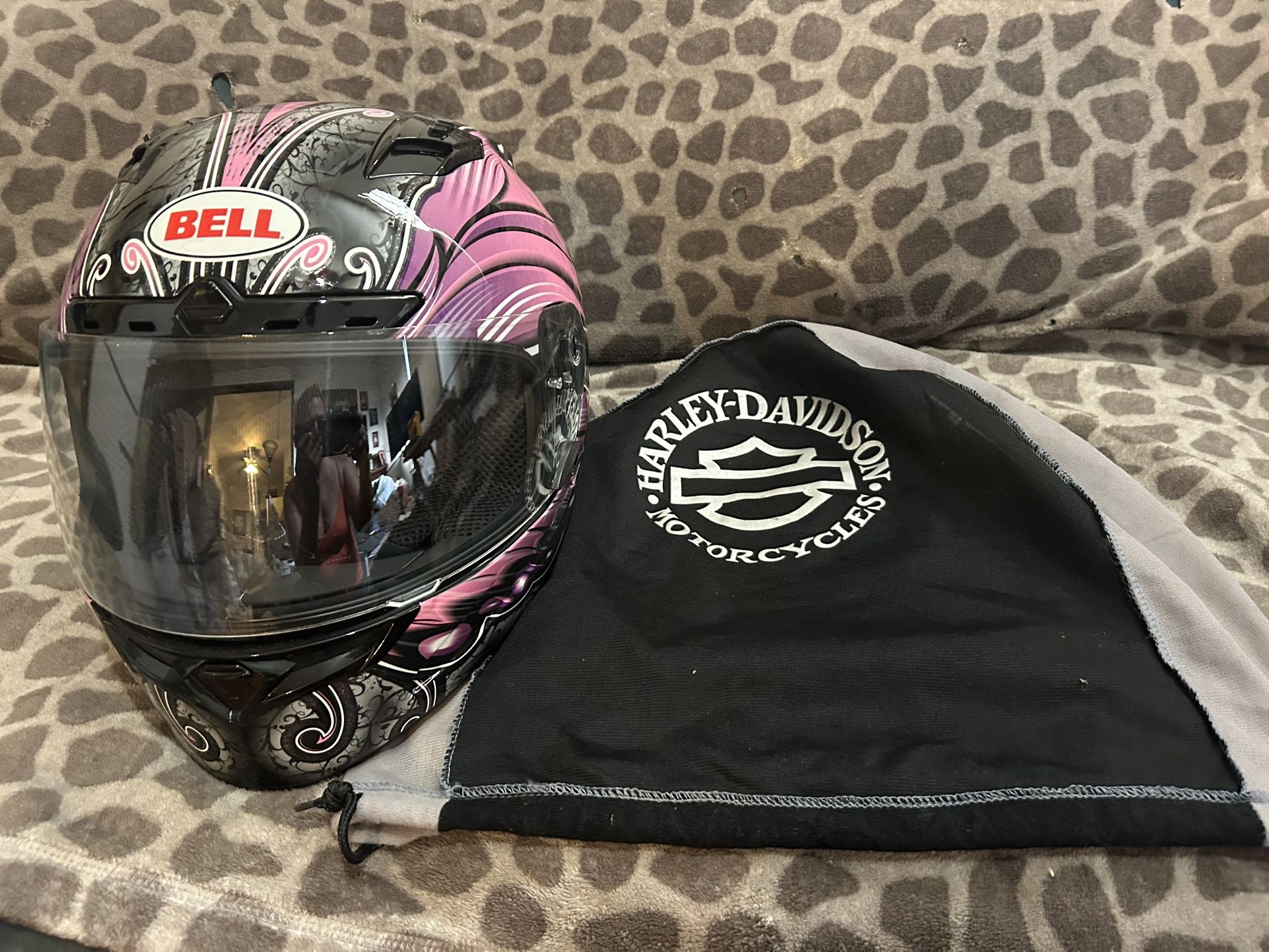 Bell Motorcycle Helmet. Women’s Only Used 1x