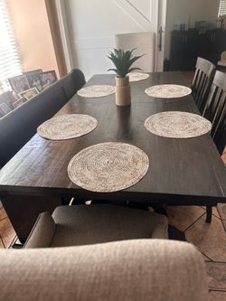 Jerome’s Dining Set