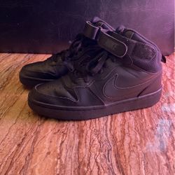 Nike hightop size 6 youth