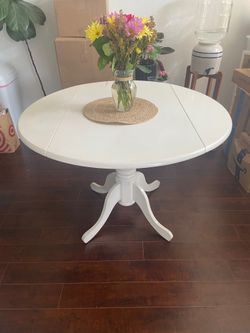 Round Kitchen table