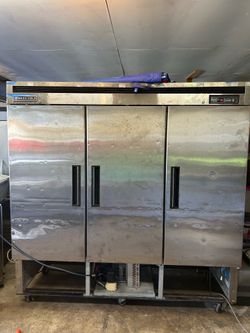 Reach in 3 door cooler