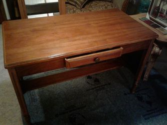 DESK ALL WOOD BEAUTIFUL CONDITION EXCELLENT FOR HOME OFFICE