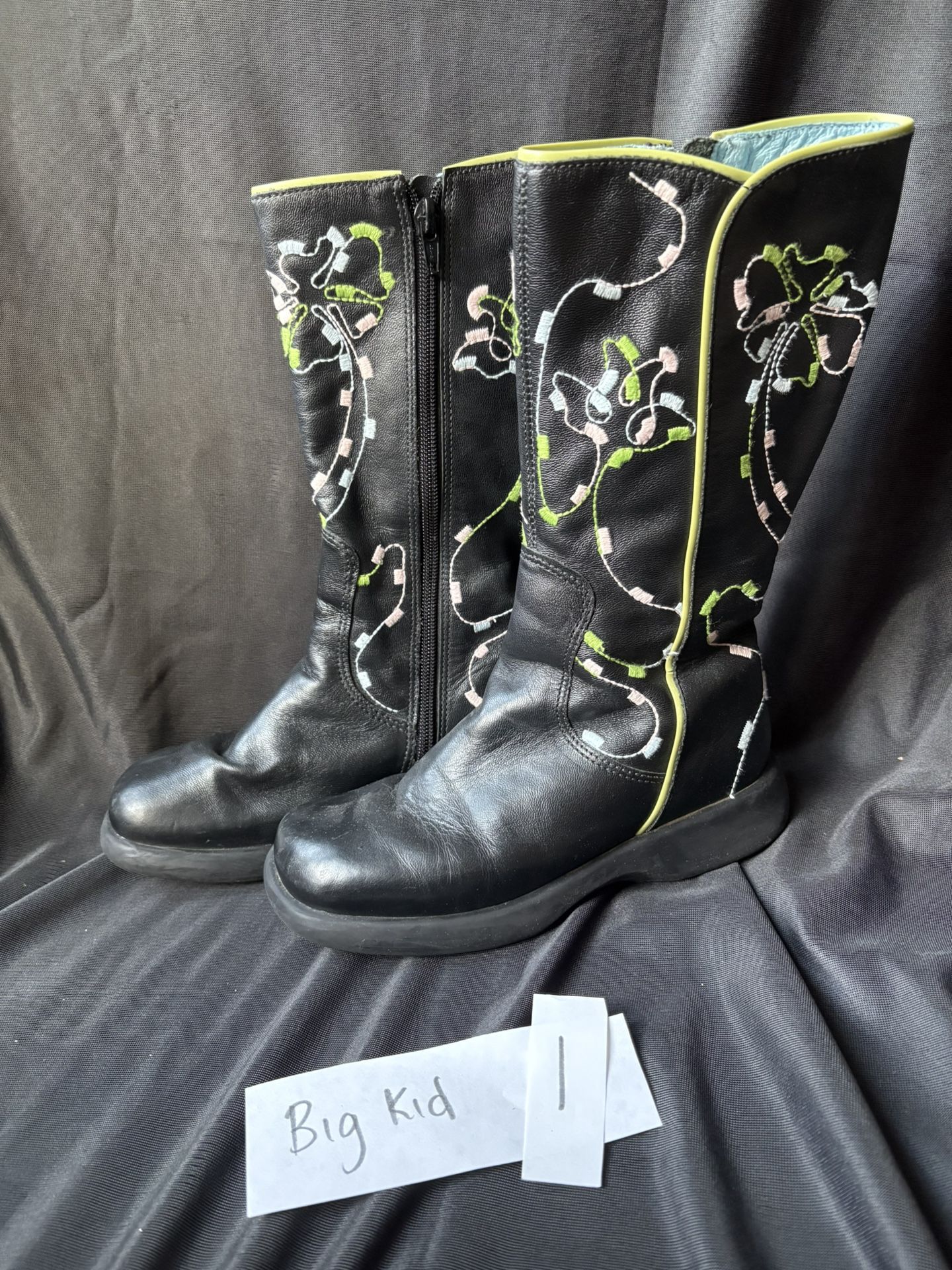 Size 1.5 Umi Boots Great Conditions 