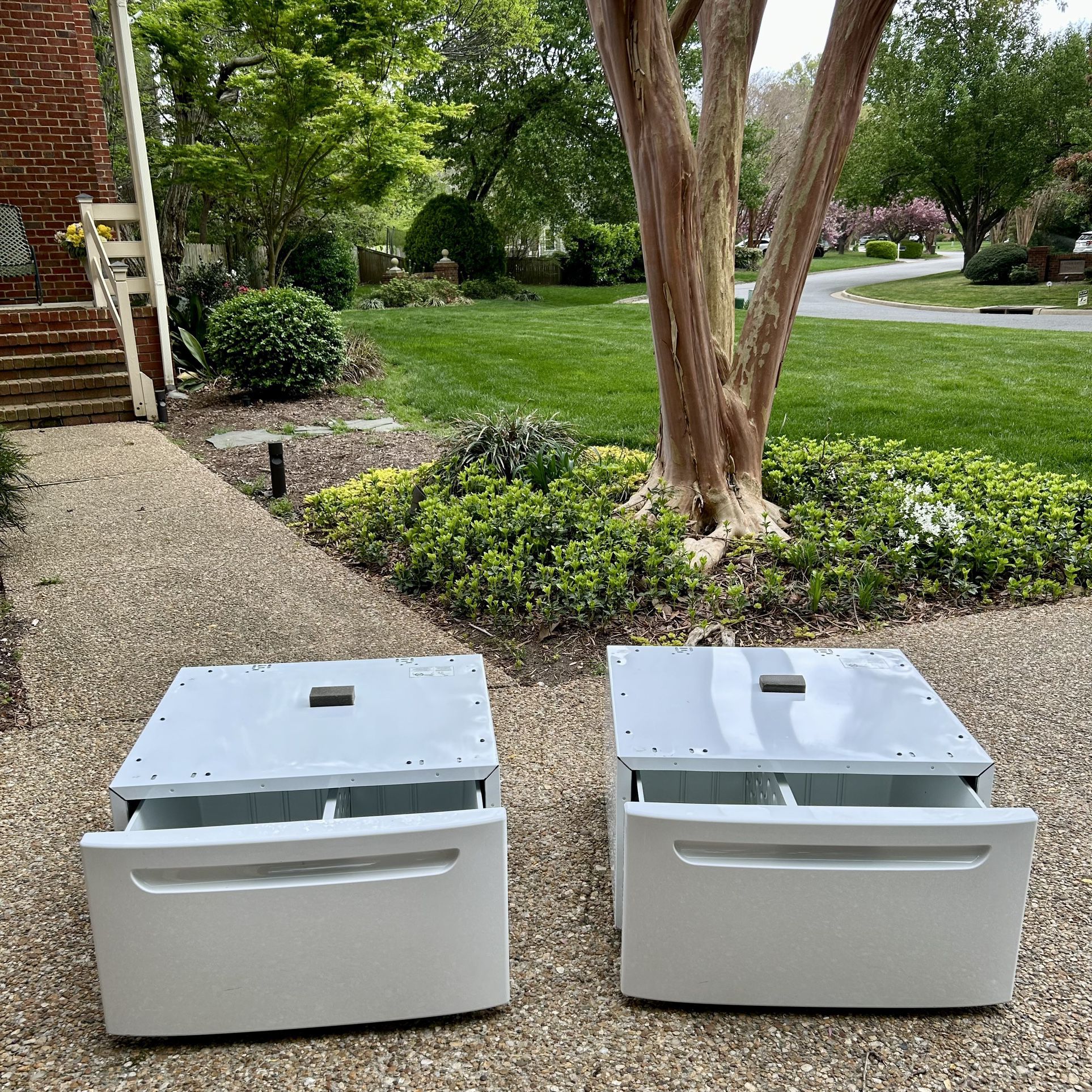Pedestal Washer Dryer Electrolux Frigidaire (X2)