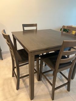 Dining Table with 4 Chairs. SOLID WOOD! GREAT CONDITION!