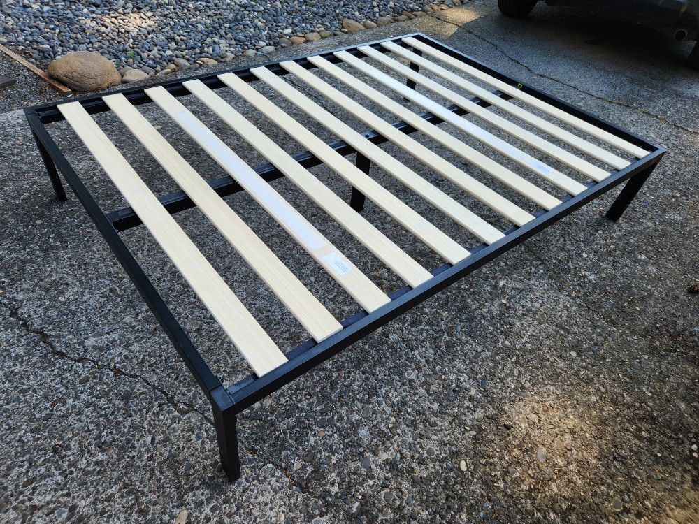 ZINUS MIA FULL Platform Bed Frame-Excellent Condition!