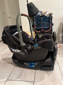 Nuna car seat with base