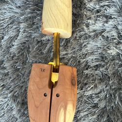 Cobblers Choice Cedar Shoe