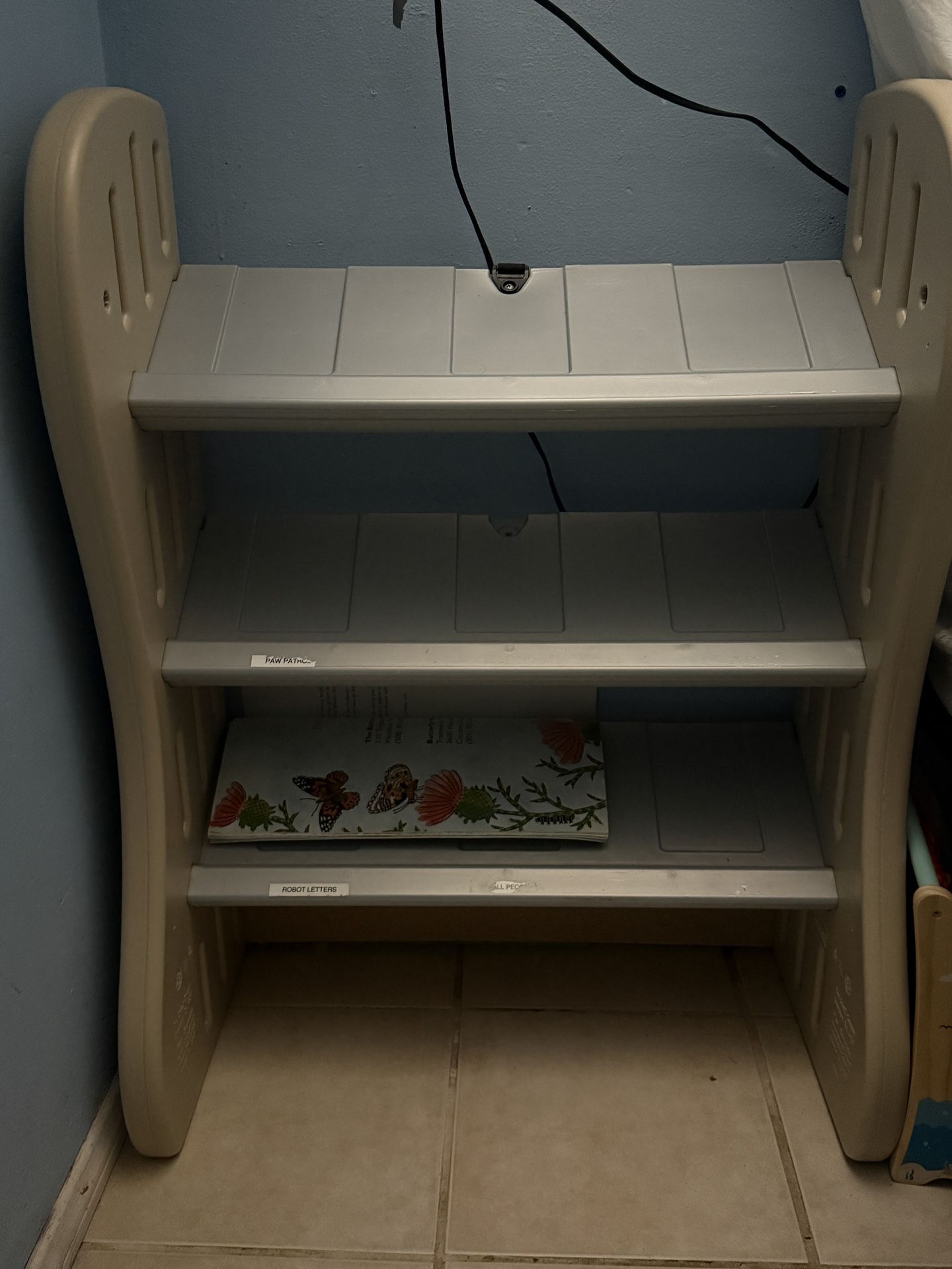 toy shelf organizer