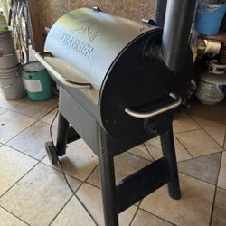 Traeger Pro Series 22 Pellet Smoker 