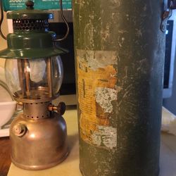 Vintage 30s Coleman lantern with manual.