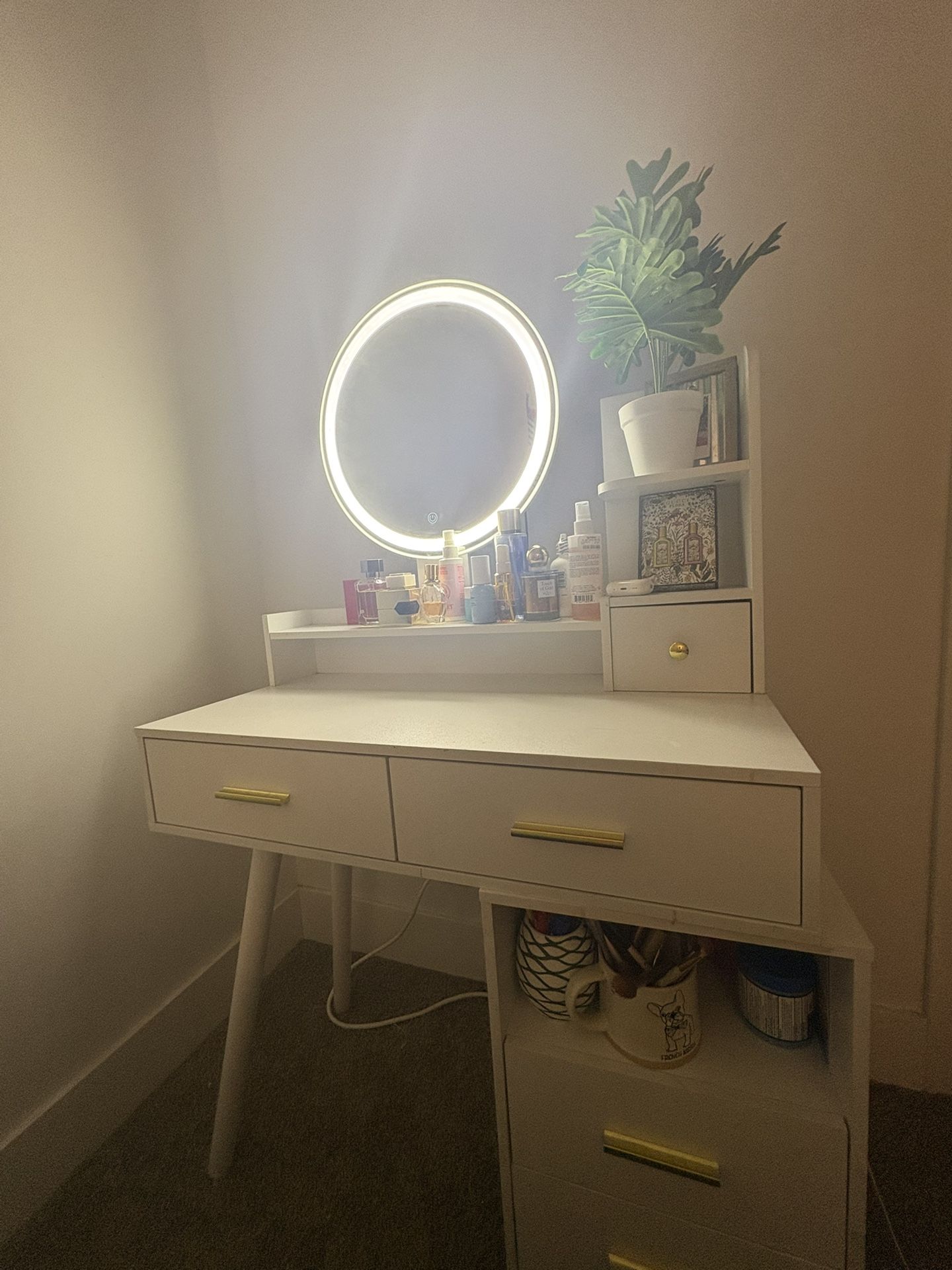 Makeup Vanity With Led Lights