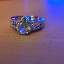Sterling Silver Size 8 Peridor Ring