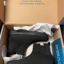 Vessi women’s shoes size 9