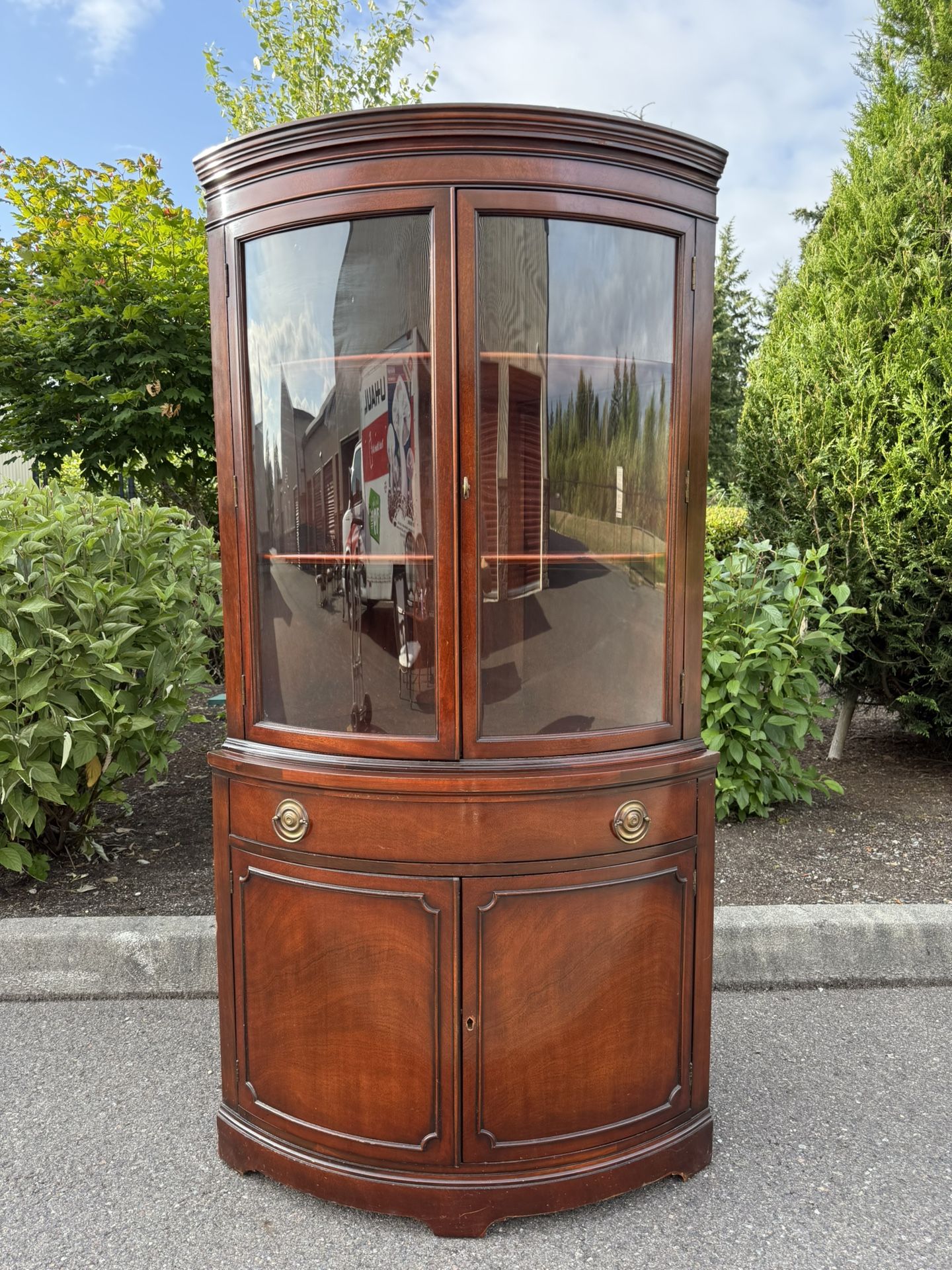 Drexel New Travis Court Corner China Cabinet Mahogany 1950’s. Kitchen cabinet. Furniture .
