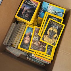 200+ National Geographic Magazines - Excellent Condition