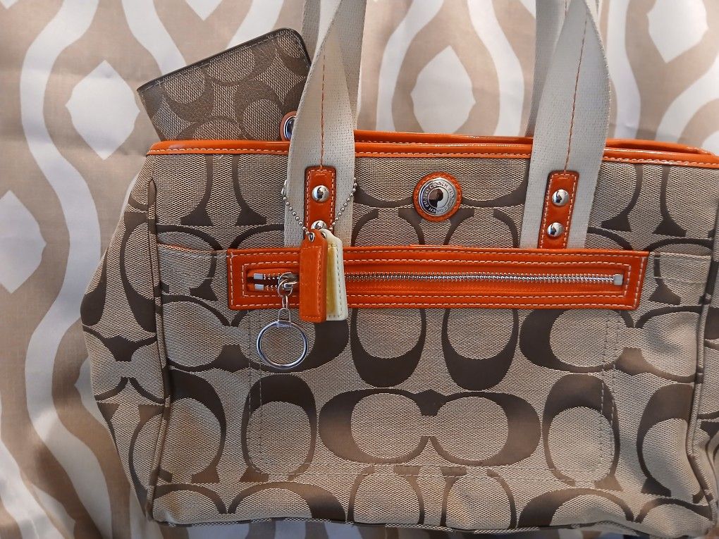 Coach Handbag With A Small Wallet 
