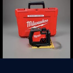 Milwaukee Green 100 ft. Cross Line and Plumb Points Rechargeable Laser Level with REDLITHIUM Lithium-Ion USB Battery and Charger