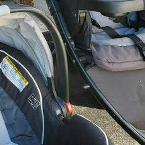 Graco Pace Click Connect Travel System (Stroller, Car Seat & Base)