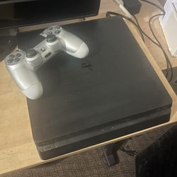 PS4 Good Condition Come With Control-150$