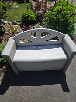 Sterilite Outdoor bench with storage