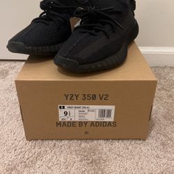 Yeezy 350 V2 Onyx - Size 9.5