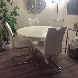 Table / Chairs & Extender