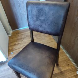 ($20) Beautiful Leather Chair With Sturdy Wood Base 