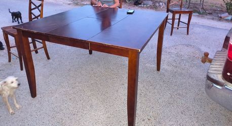 Table with 4 chairs