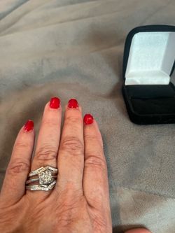 NEW VS2 CLARITY NATURAL DIAMOND ENGAGEMENT RING & 2 DIAMOND BANDS. 14KT. SIZE 8. PAPERS INCLUDED. ASKING $1,100 OR BEST 💎💍💎