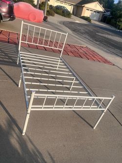 Twin size metal bed frame / Memory foam Mattress