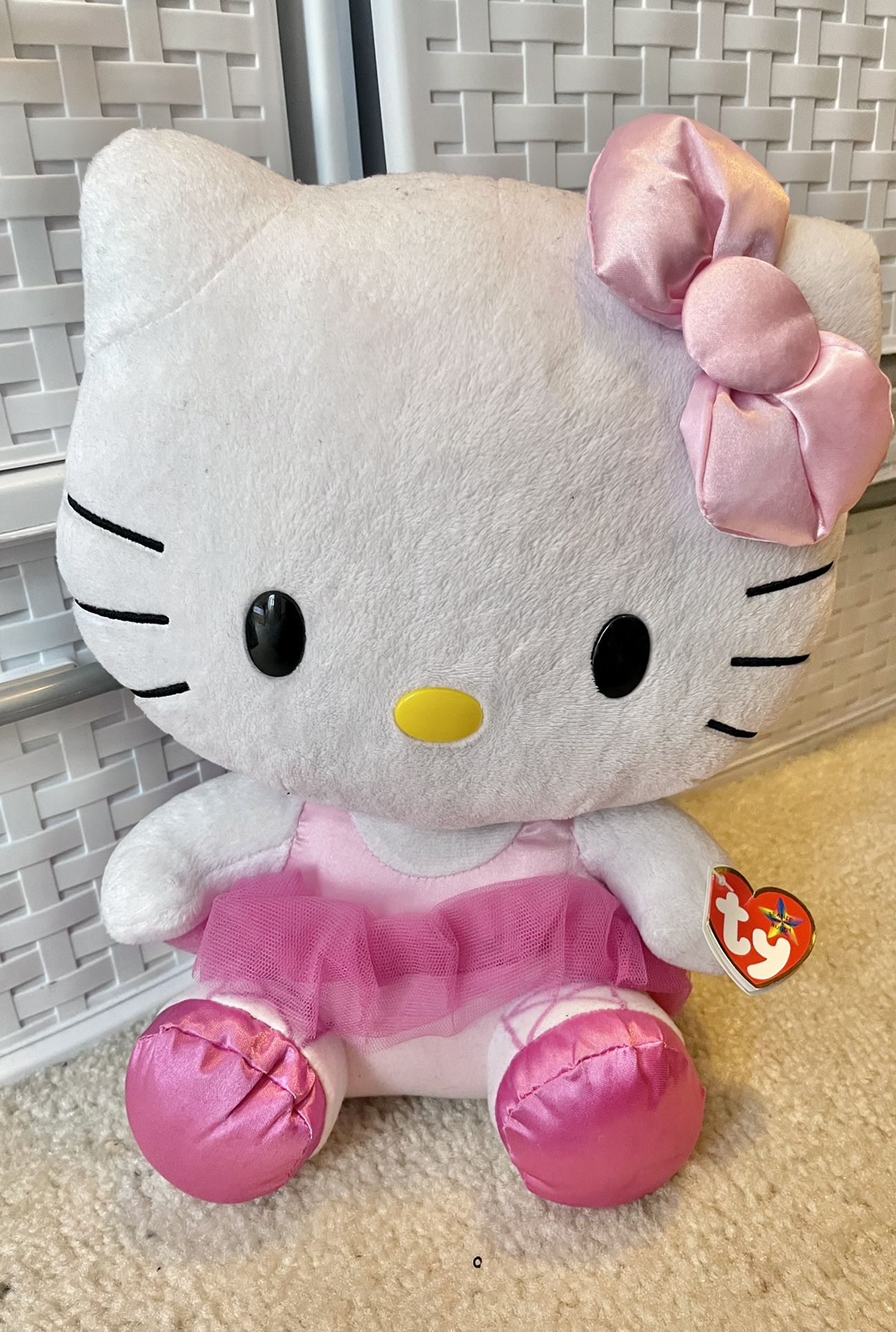 Hello Kitty Plushie Toy Stuffed Animal 12x10.5