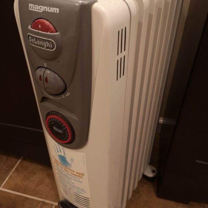 Delonghi Magnum Electric Oil Heater for Sale in Anaheim, CA - OfferUp