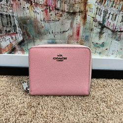 NWT Coach Pink Medium Zip Wallet 🌸✨