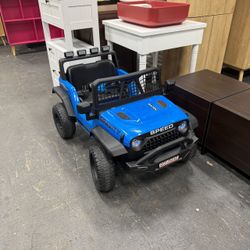 24V Ride on Toys w/Remote Control, 4WD Kids Ride on Truck Car, 3 Speed, Bluetooth Music, Wide Seat, Spring Suspension, LED Light, Birthday for Boys Gi