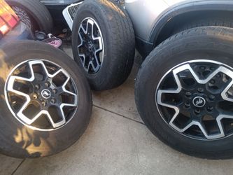 2022 Ford Bronco oem 18" wheels and tires