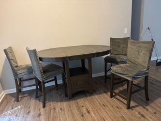Extendable Counter Height Dining Table w/ 4 Chairs
