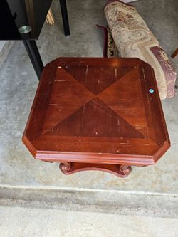 End table with beautiful design