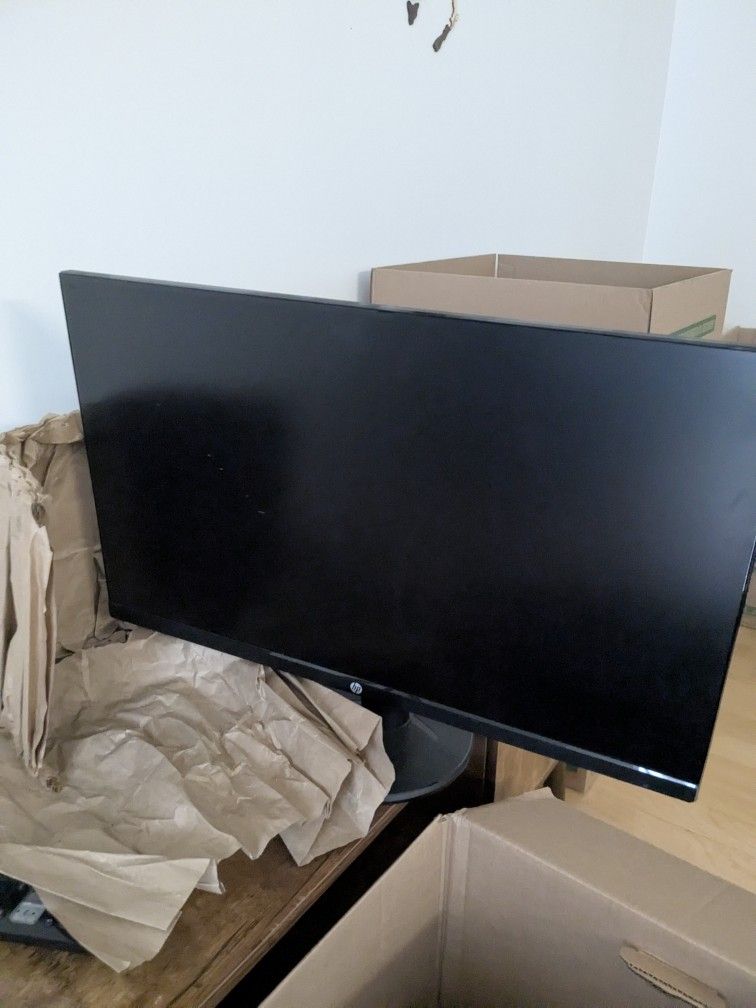 27 Inch HP Computer Monitor