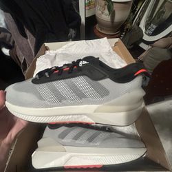 Adidas Avryn Size 11. 