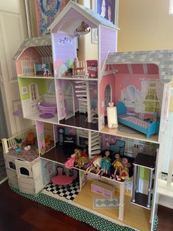 Nice doll house