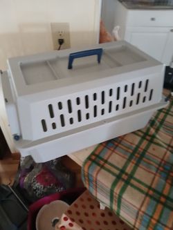 Small cat or dog carrier 19 1/2 long 10 high