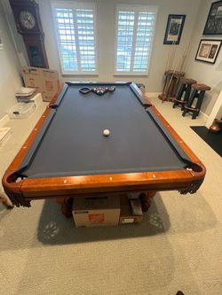 Pool table 8ft ( free delivery & set up & new color felt of your choice