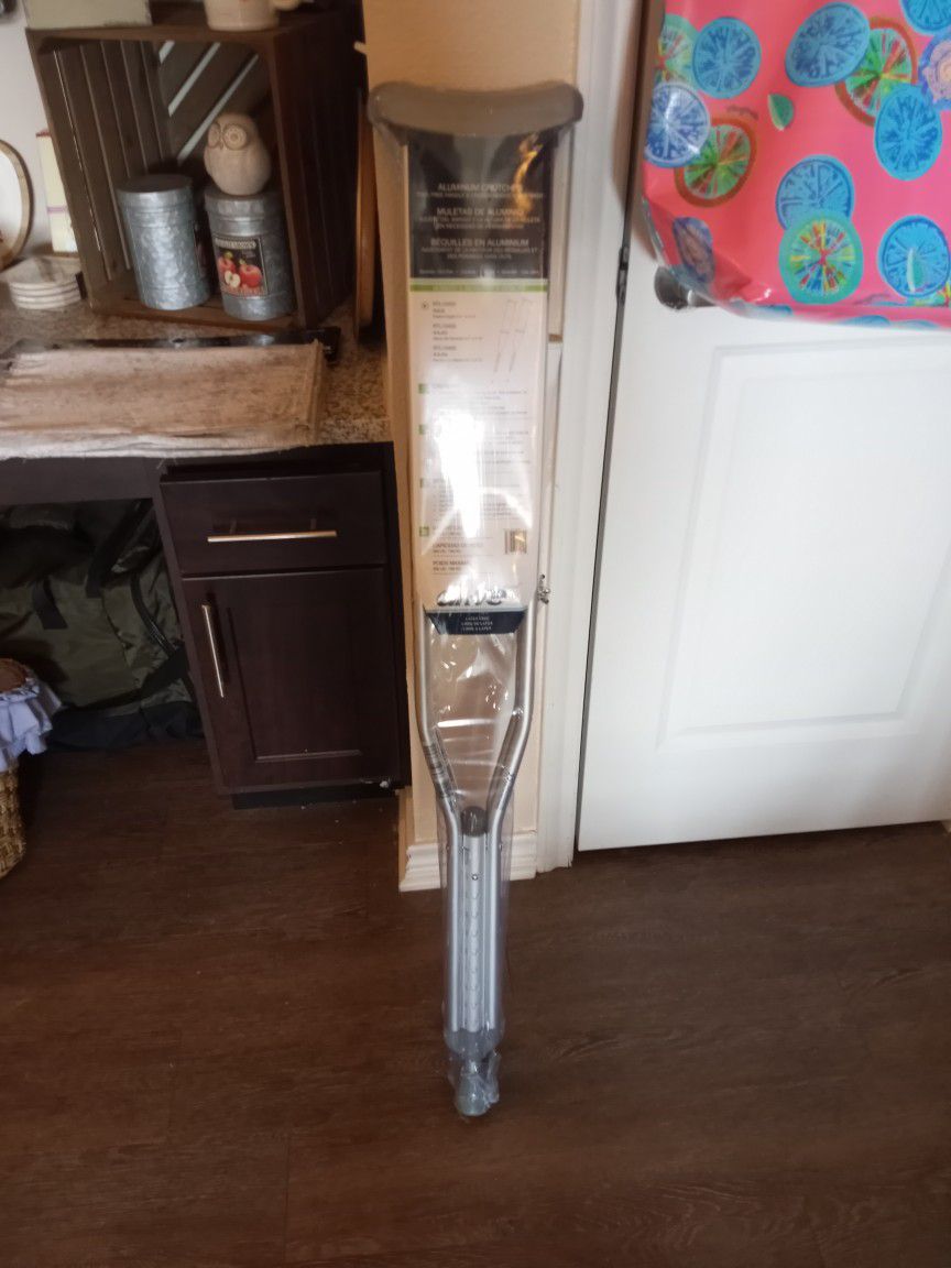 New Aluminum Crutches 5 Ft 2 To 5 Ft 10 Size
