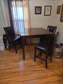 Best offer 🍽️ Dining Set – Table + 4 Chairs – $200 OBO
