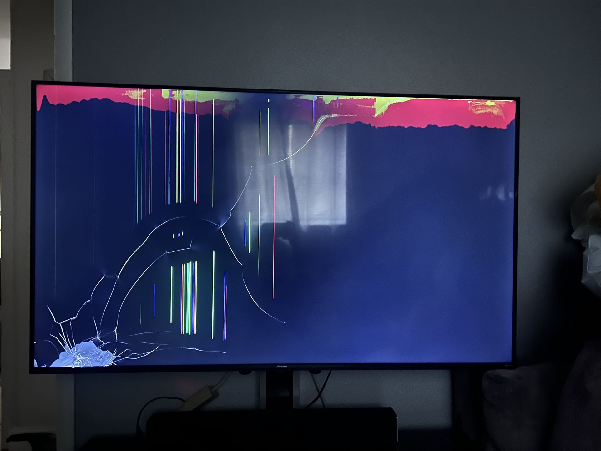 Broken Hisense Smart TV 55in