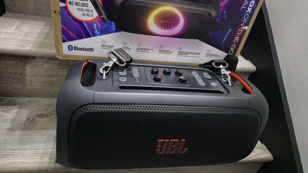 JBL PartyBox On-The-Go Essential