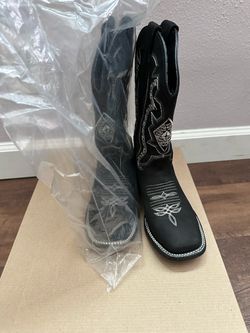 Girl boots size 6